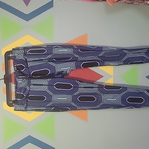 Danskin Now Women's Black And Blues   Geometric Print Athletic Pants Size Large - Picture 1 of 9